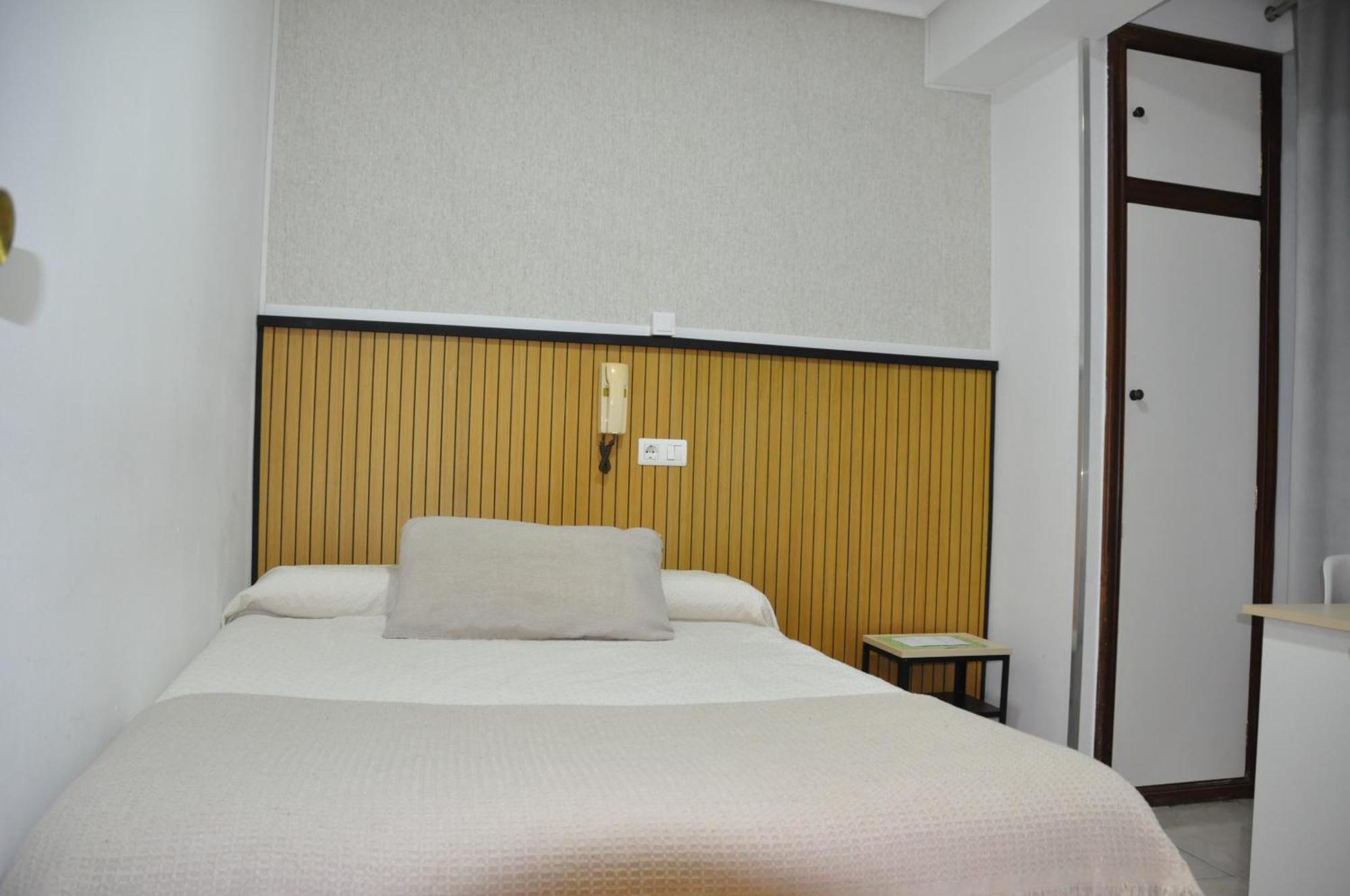 Hostal Ramon Y Cajal Valladolid Exterior photo