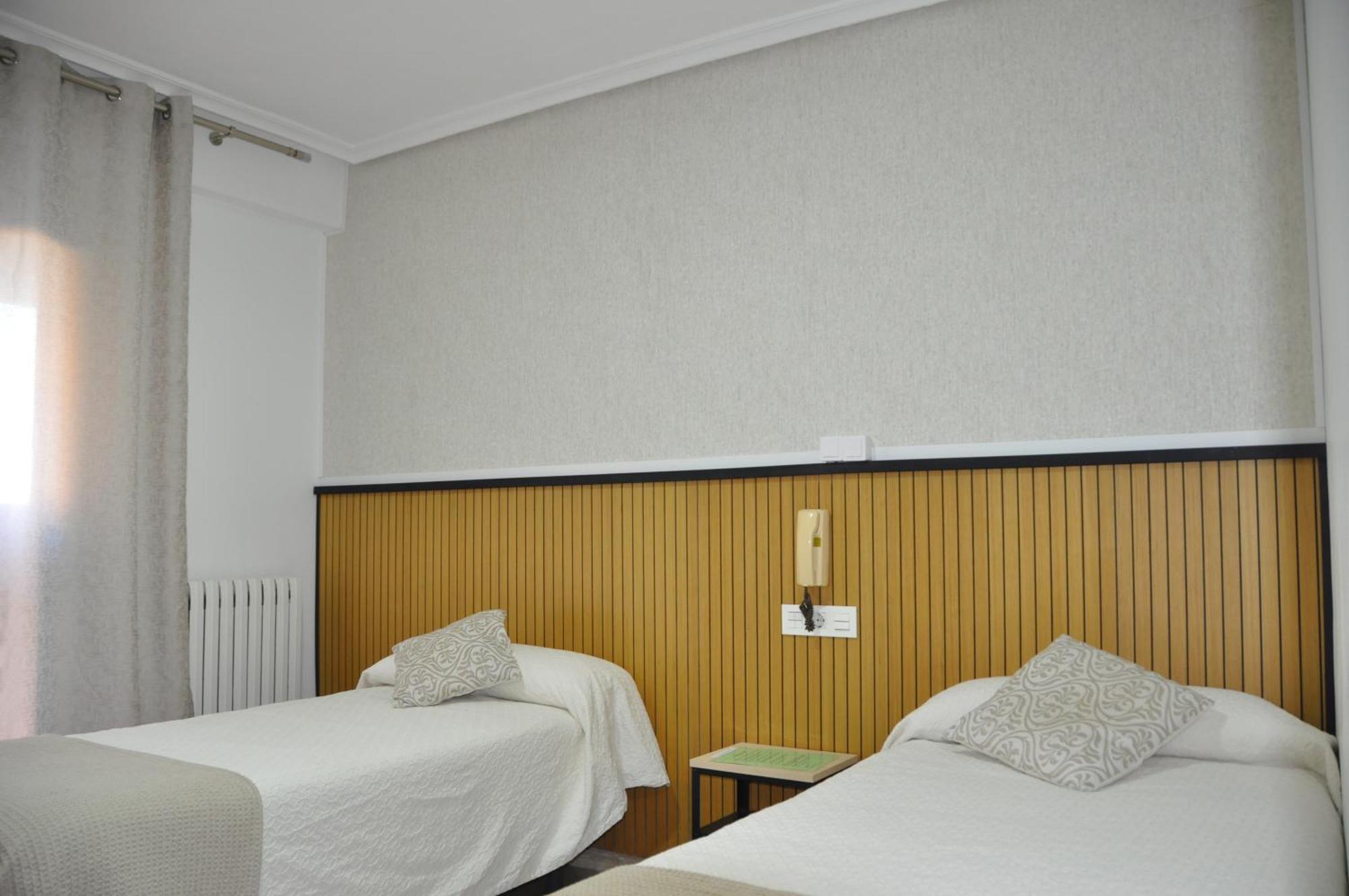 Hostal Ramon Y Cajal Valladolid Exterior photo