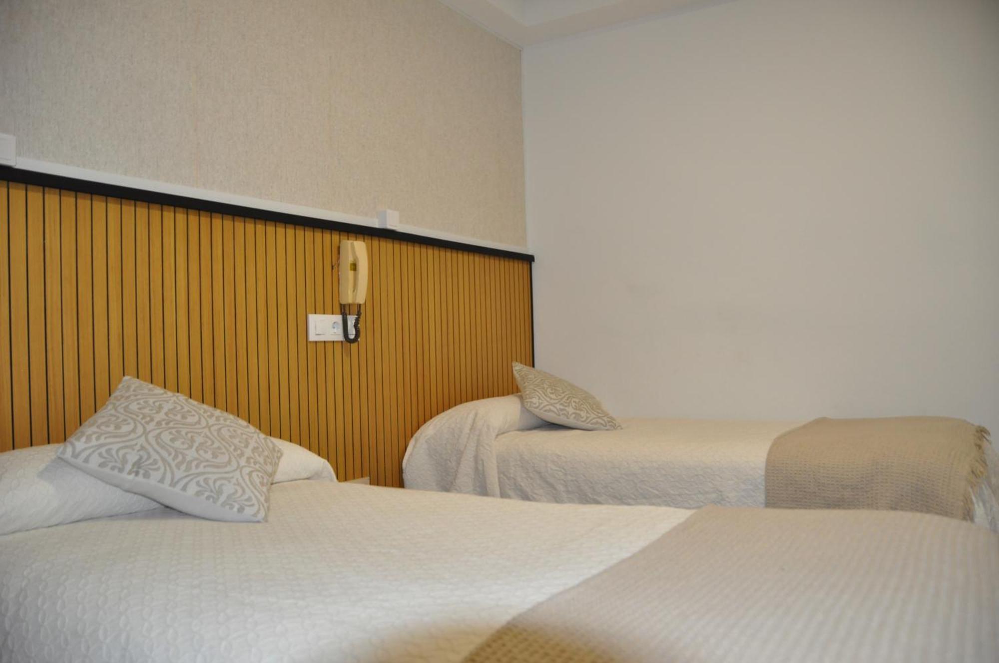 Hostal Ramon Y Cajal Valladolid Exterior photo